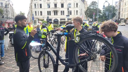 2-Rad-Mechs beim Senioren-Radeln © NAOB senioren2