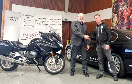 Übergabe des Fahrzeugs, © NAOB Motorrad1