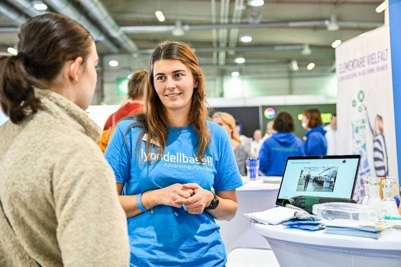 Auskunft durch Azubis und Studierende © Einstieg GmbH einstieg_koeln_5