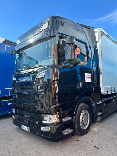 02_im_Scania_V8
